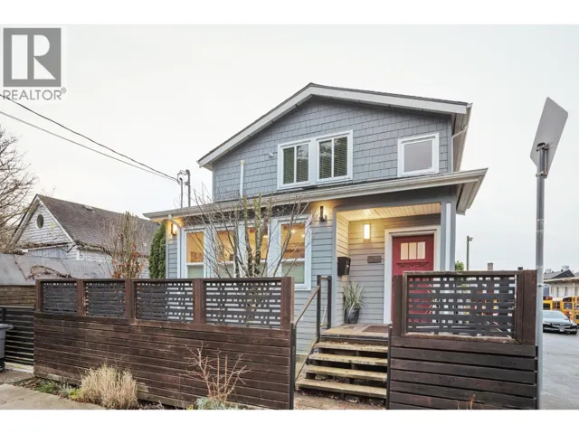 933 MCLEAN DRIVE, Vancouver, British Columbia V5L3N1