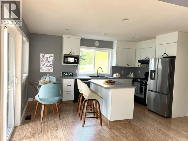 7461 Stampede Trail, Anglemont, British Columbia V0E1M8
