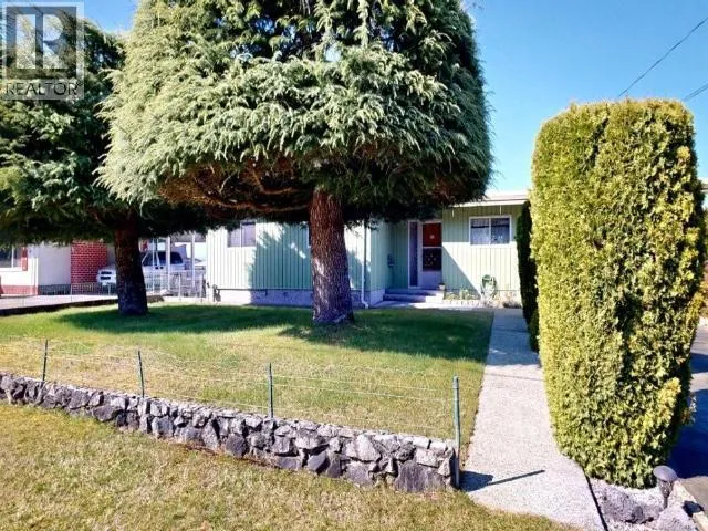 4565 MANSON AVE, Powell River, British Columbia V8A3N3