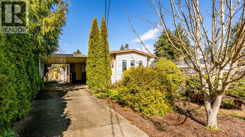 2074 6th St E, Courtenay, British Columbia V9N7L8