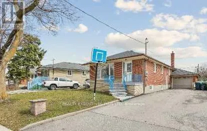 15 DITTMER CRESCENT, Toronto (West Humber-Clairville), Ontario M9W4P7