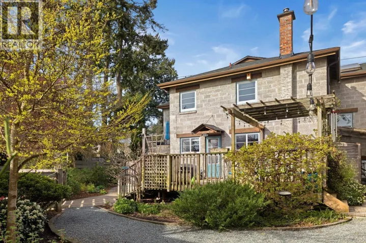 5165 Cordova Bay Rd, Saanich, British Columbia V8Y2K7