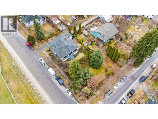 524 Hoover Street, Nelson, British Columbia V1L4W9