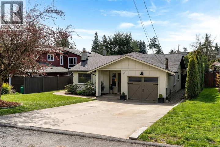 733 Miller Ave, Saanich, British Columbia V8Z3C9