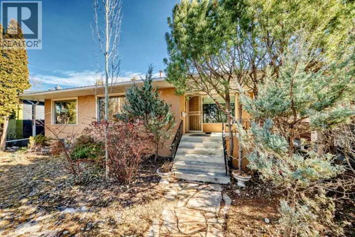 2328 Capitol Hill Crescent NW, Calgary, Alberta T2M4C1
