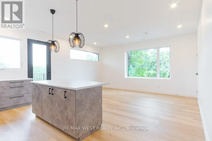 63 LONBOROUGH AVENUE, Toronto (Beechborough-Greenbrook), Ontario M6M1X2