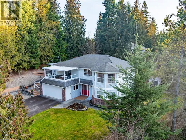 2421 Mount Tuam Crescent, Sorrento, British Columbia V0E2W2
