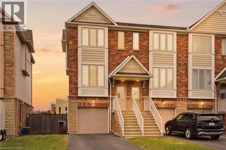 17 HEMLOCK Way, Grimsby, Ontario L3M0A7