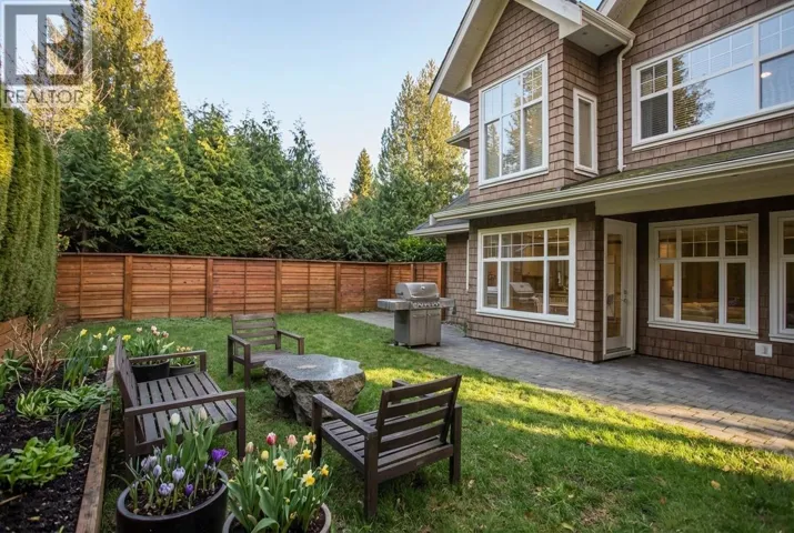 6417 PITT STREET, West Vancouver, British Columbia V7W2C1