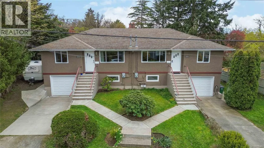 971-973 Lovat Ave, Saanich, British Columbia V8X1V4