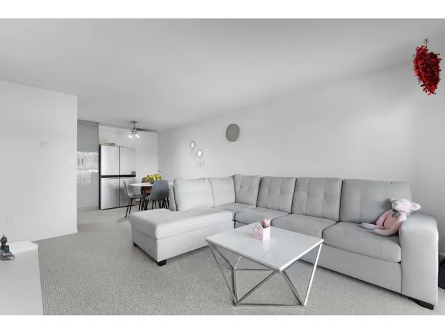205 3043 270 STREET, Langley, British Columbia V4W3M2