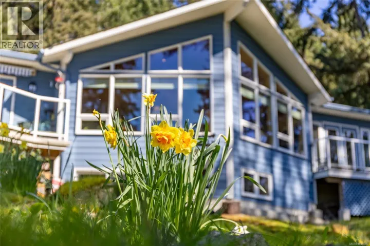 2635 Shoal Rd, Pender Island, British Columbia V0N2M2