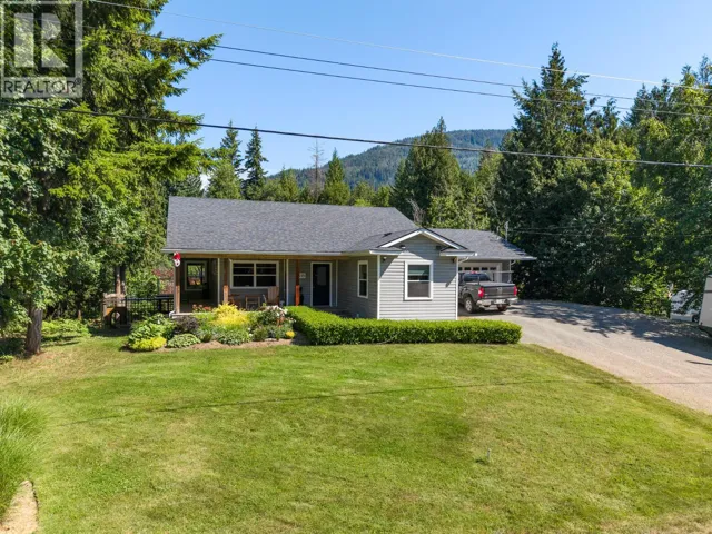 2399 HILLEN Crescent, Magna Bay, British Columbia V0E1M7