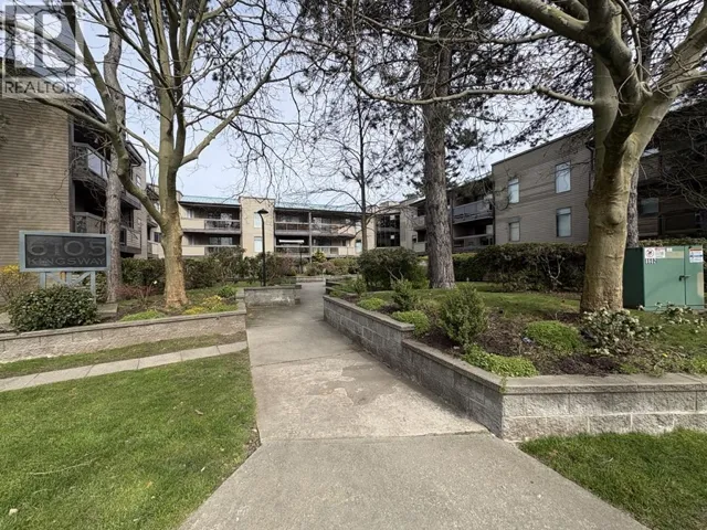 208 6105 KINGSWAY, Burnaby, British Columbia V5J5C7