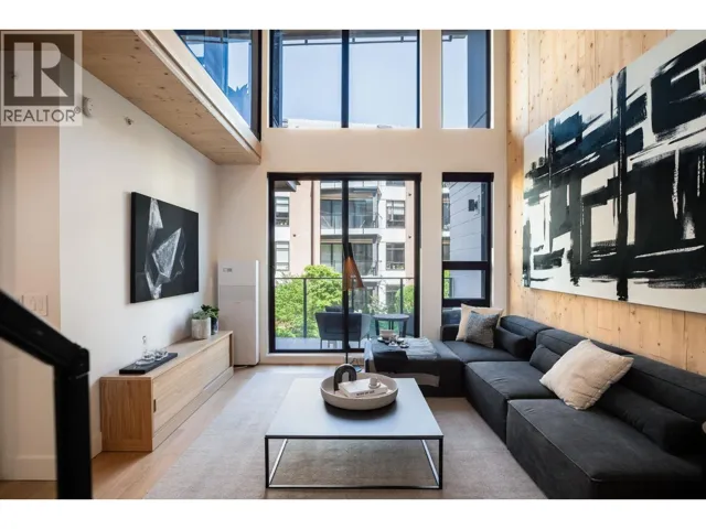 304 310 SALTER STREET, New Westminster, British Columbia V3M0N7