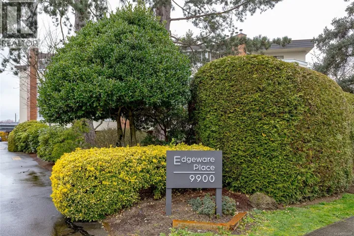 303 9900 Fifth St, Sidney, British Columbia V8L2X3