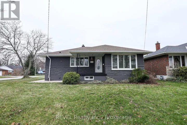 325 GRANTHAM AVENUE, St. Catharines (Carlton/Bunting), Ontario L2M5A8