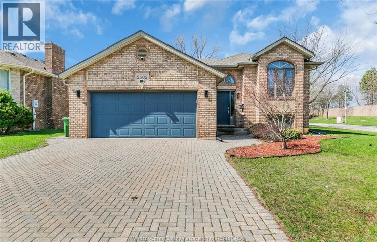 2505 ST CLAIR AVENUE, Windsor, Ontario N9E4L9
