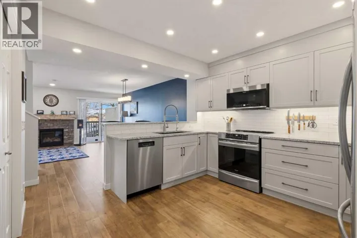 85 Cedarview Mews SW, Calgary, Alberta T2W6H8