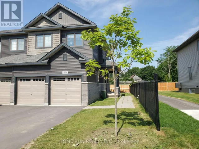 1018 CEDAR CREEK DRIVE, Ottawa, Ontario K1X0G4