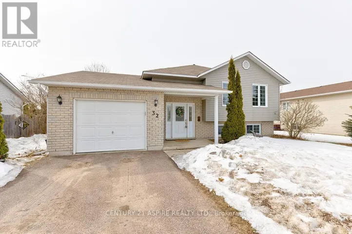 32 HIGHLAND PARK DRIVE, Petawawa, Ontario K8H3S2