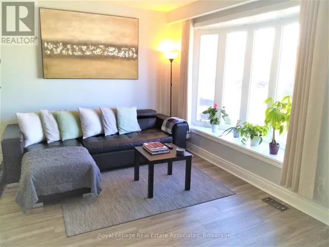 UPPER - 1492 SANDGATE CRESCENT, Mississauga (Clarkson), Ontario L5J2E5