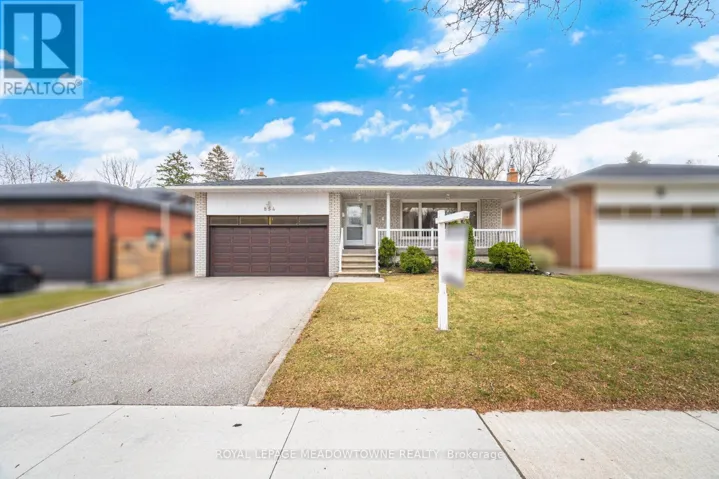 854 RUNNINGBROOK DRIVE, Mississauga (Applewood), Ontario L4Y2S1