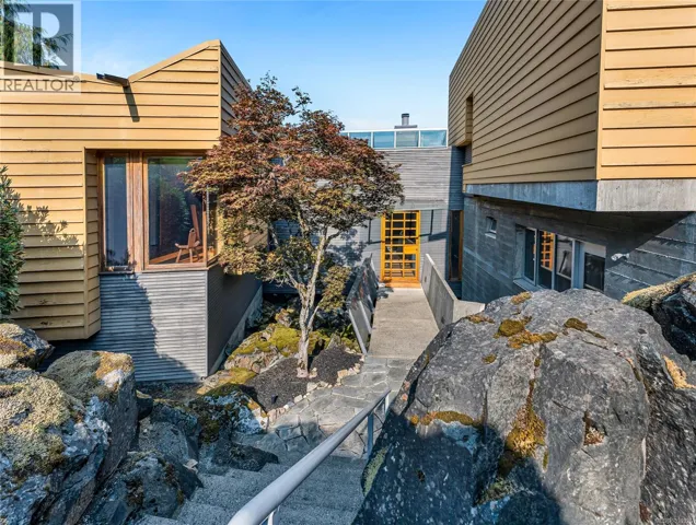 8909 Park Pacific Terr, North Saanich, British Columbia V8L5B1