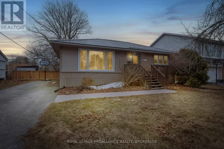 386 MCEWEN DRIVE, Kingston (City SouthWest), Ontario K7M3W3