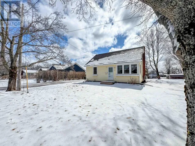 6 NEWLAND Crescent, Charlottetown, Prince Edward Island C1A4H5