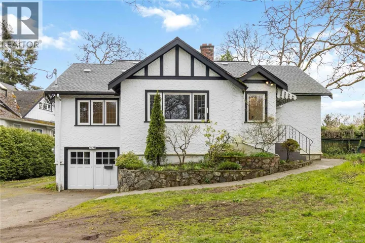 3438 Cook St, Saanich, British Columbia V8X1B1