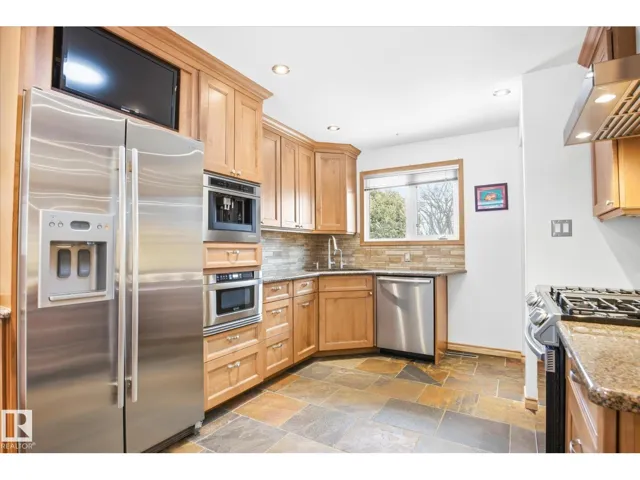 10222 73 ST NW, Edmonton, Alberta T6A2X1