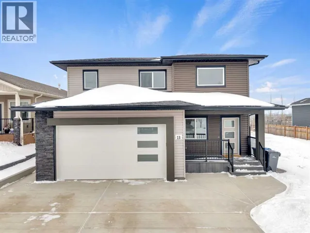 13 Vanson Close, Sylvan Lake, Alberta T4S0M3