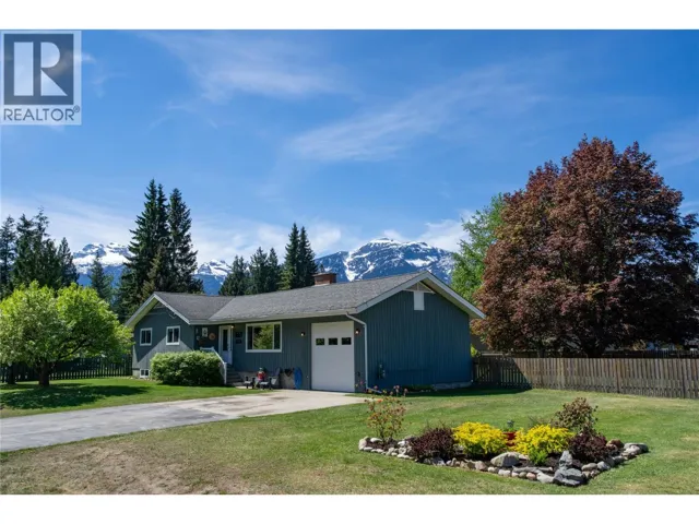 1669 Hiob Road, Revelstoke, British Columbia V0e2s0