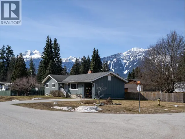 1669 Hiob Road, Revelstoke, British Columbia V0e2s0