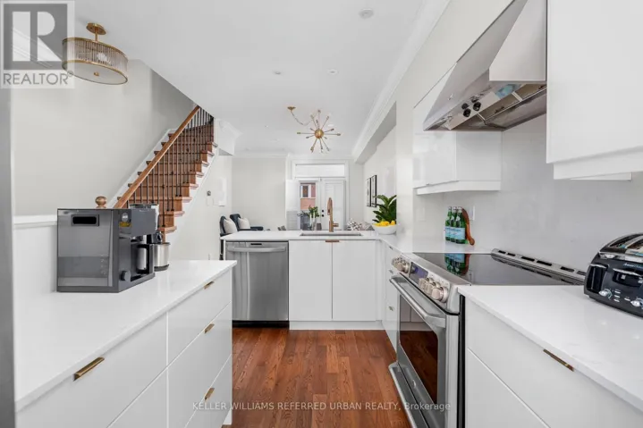 23 EAST YORK AVENUE, Toronto (Broadview North), Ontario M4K3Z8
