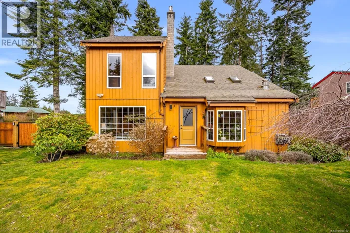 8876 HENDERSON Ave, Black Creek, British Columbia V9J1A6