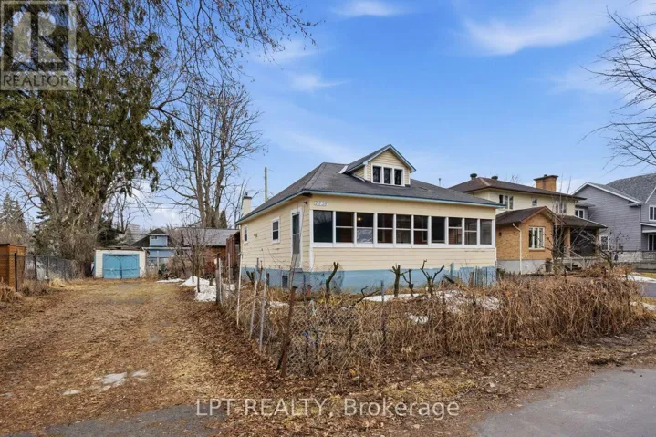 2838 HAUGHTON AVENUE, Ottawa, Ontario K2B6Z3