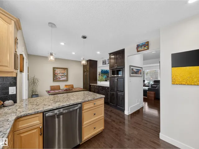 #25 420 Hunters GR NW, Edmonton, Alberta T6R2X3
