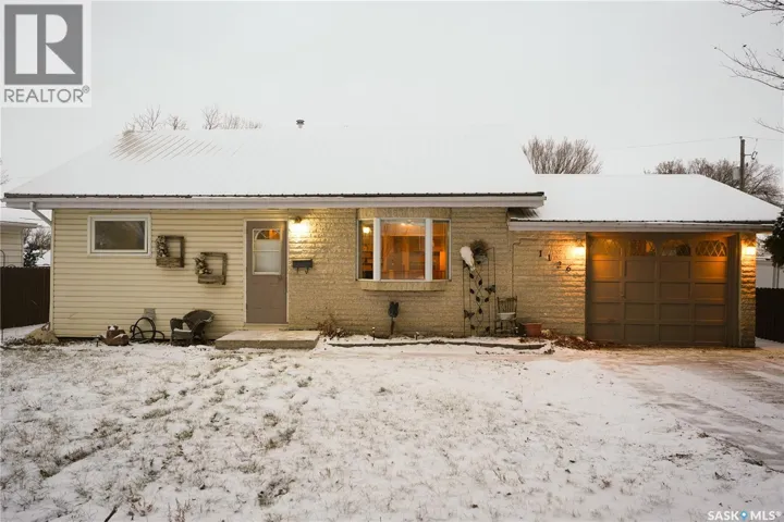 1126 Iroquois STREET W, Moose Jaw, Saskatchewan S6H5B9