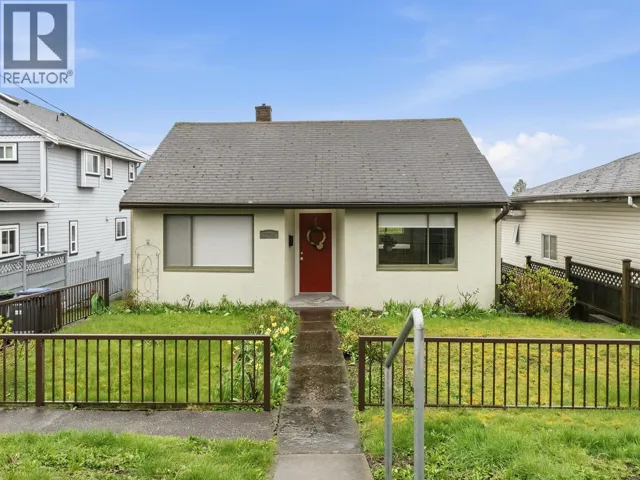 2206 EIGHTH AVENUE, New Westminster, British Columbia V3M2V1