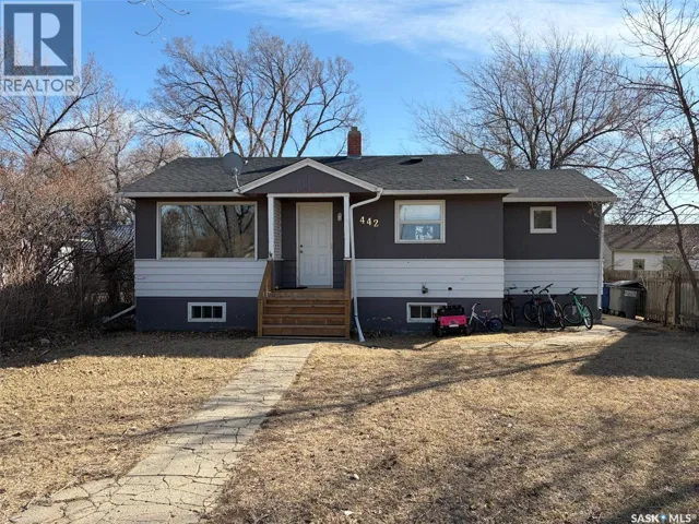 442 Front STREET W, Eastend, Saskatchewan S0N0T0