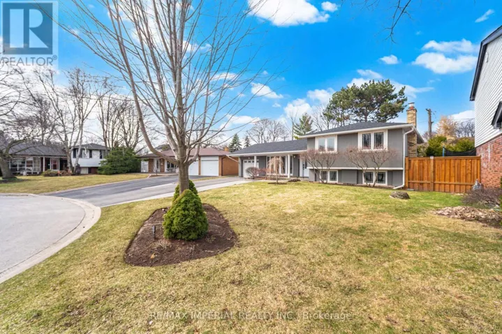 225 BARRYMORE COURT, Burlington (Bayview), Ontario L7T1B7