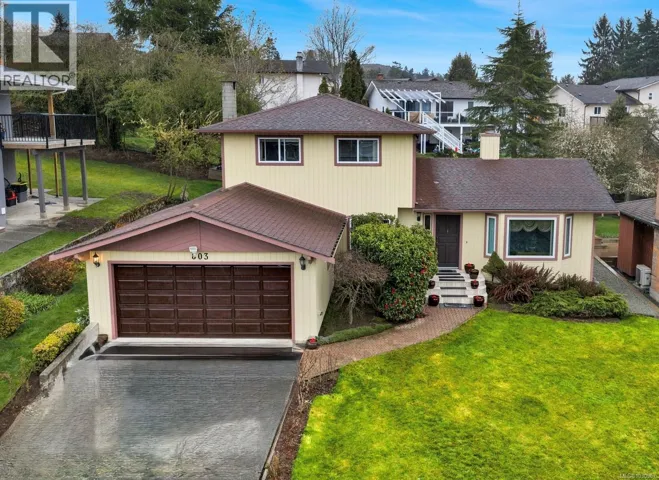 803 Kimberly Pl, Saanich, British Columbia V8X4R2