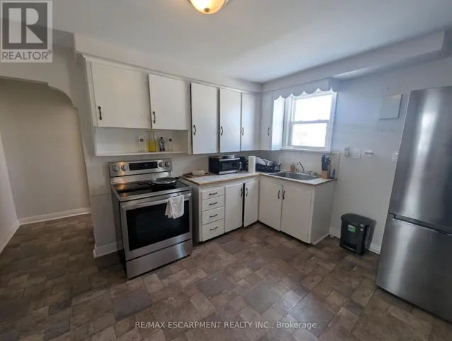 2 - 63 PELHAM ROAD, St. Catharines (Western Hill), Ontario L2S1R6