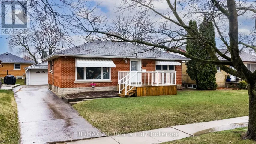 10 CLARK AVENUE, Kitchener, Ontario N2C1Y2