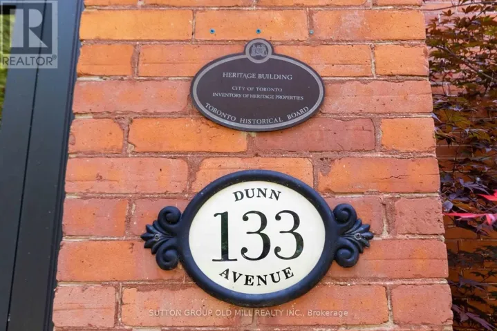 203 - 133 DUNN AVENUE, Toronto (South Parkdale), Ontario M6K2R8