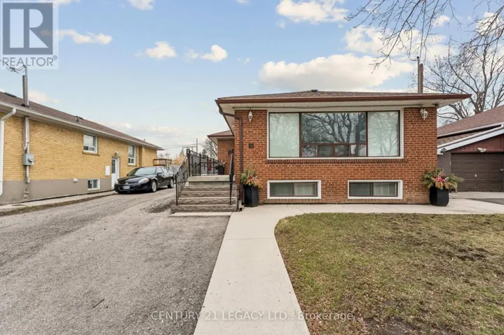 34 CUMBERLAND DRIVE, Brampton (Brampton North), Ontario L6V1W6