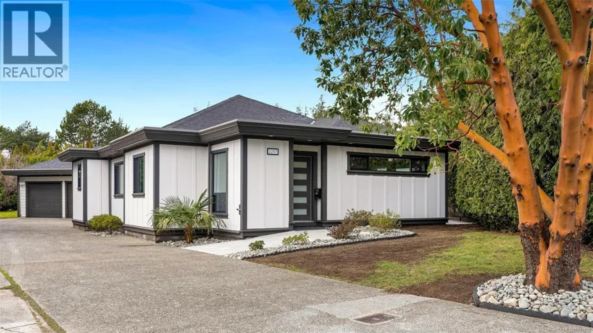 2297 Covington Pl, Saanich, British Columbia V8N5R1