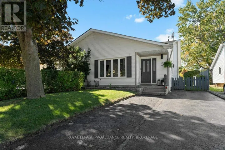 26 WOODSTONE CRESCENT, Kingston (Central City West), Ontario K7M6K9
